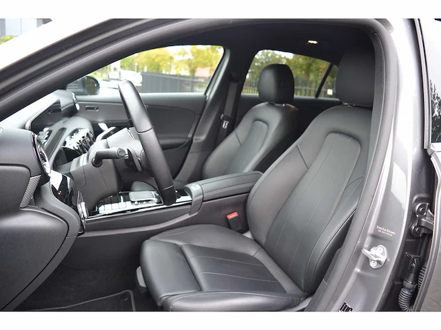 Mercedes-benz a 180 avantgarde - personenauto - afbeelding 4 van  37