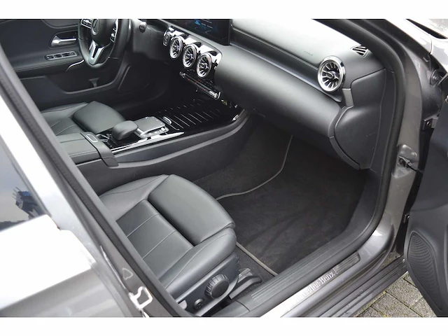 Mercedes-benz a 180 avantgarde - personenauto - afbeelding 5 van  37