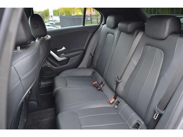 Mercedes-benz a 180 avantgarde - personenauto - afbeelding 6 van  37