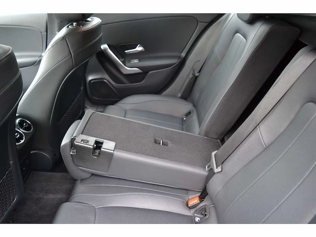 Mercedes-benz a 180 avantgarde - personenauto - afbeelding 7 van  37