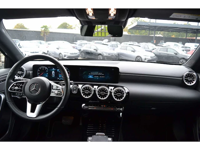 Mercedes-benz a 180 avantgarde - personenauto - afbeelding 11 van  37