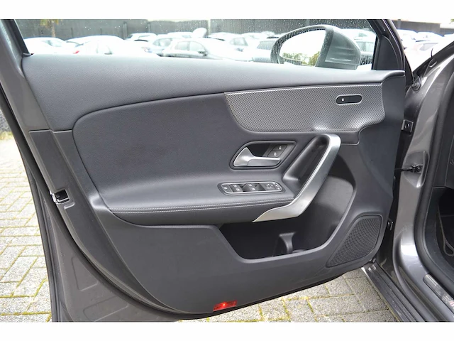 Mercedes-benz a 180 avantgarde - personenauto - afbeelding 27 van  37