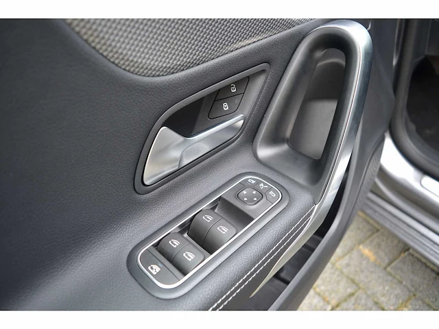 Mercedes-benz a 180 avantgarde - personenauto - afbeelding 29 van  37