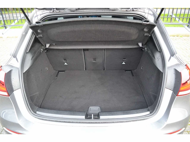 Mercedes-benz a 180 avantgarde - personenauto - afbeelding 36 van  37
