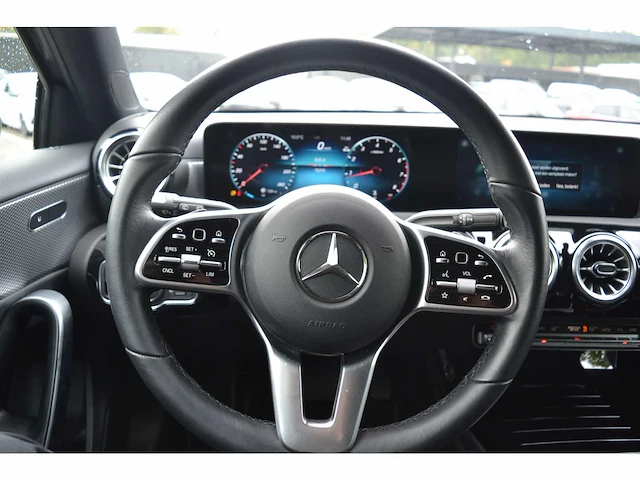 Mercedes-benz a 180 avantgarde - personenauto - afbeelding 16 van  37