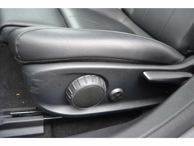 Mercedes-benz a 180 avantgarde - personenauto - afbeelding 30 van  37
