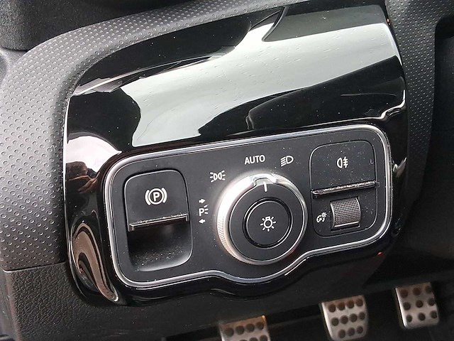 Mercedes-benz a-klasse 160 business sol amg 2020 | h-504-kh - afbeelding 29 van  32