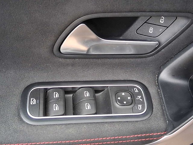 Mercedes-benz a-klasse 160 business sol amg 2020 | h-504-kh - afbeelding 31 van  32