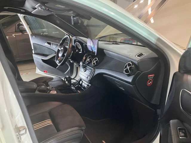 Mercedes-benz a-klasse 180 ambition - 2018 | 77-42-84 - afbeelding 30 van  32