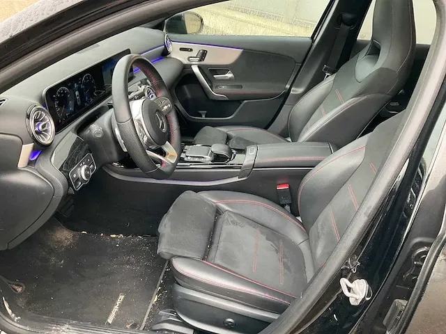 Mercedes-benz a-klasse 180 business solution amg automaat 2020 panoramadak 17" inch virtual cockpit, j-879-fl - afbeelding 2 van  30