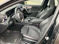 Mercedes-benz a-klasse 180 business solution amg automaat 2020 panoramadak 17" inch virtual cockpit, j-879-fl - afbeelding 2 van  30