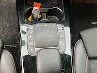 Mercedes-benz a-klasse 180 business solution amg automaat 2020 panoramadak 17" inch virtual cockpit, j-879-fl - afbeelding 13 van  30