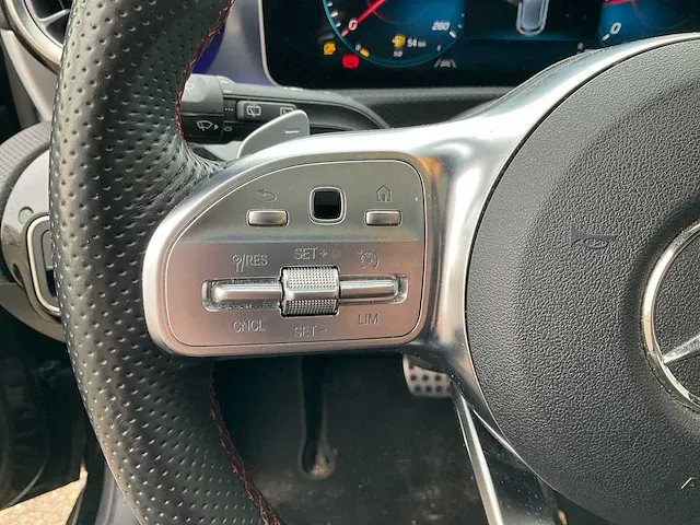 Mercedes-benz a-klasse 180 business solution amg automaat 2020 panoramadak 17" inch virtual cockpit, j-879-fl - afbeelding 15 van  30