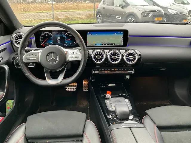 Mercedes-benz a-klasse 180 business solution amg automaat 2020 panoramadak 17" inch virtual cockpit, j-879-fl - afbeelding 20 van  30