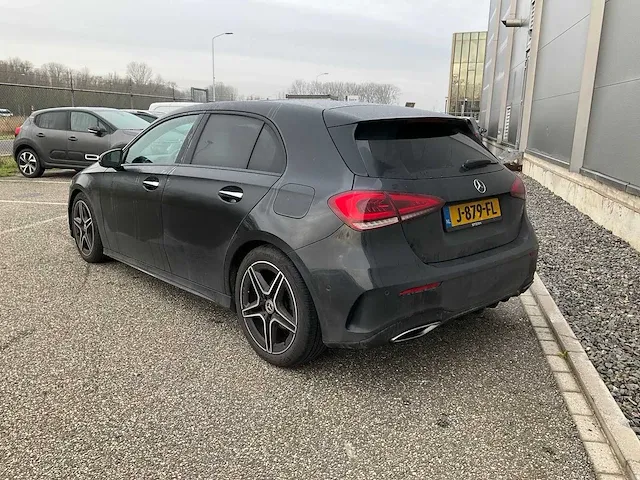 Mercedes-benz a-klasse 180 business solution amg automaat 2020 panoramadak 17" inch virtual cockpit, j-879-fl - afbeelding 25 van  30