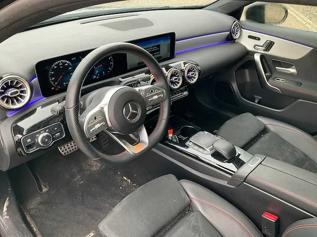 Mercedes-benz a-klasse 180 business solution amg automaat 2020 panoramadak 17" inch virtual cockpit, j-879-fl - afbeelding 30 van  30