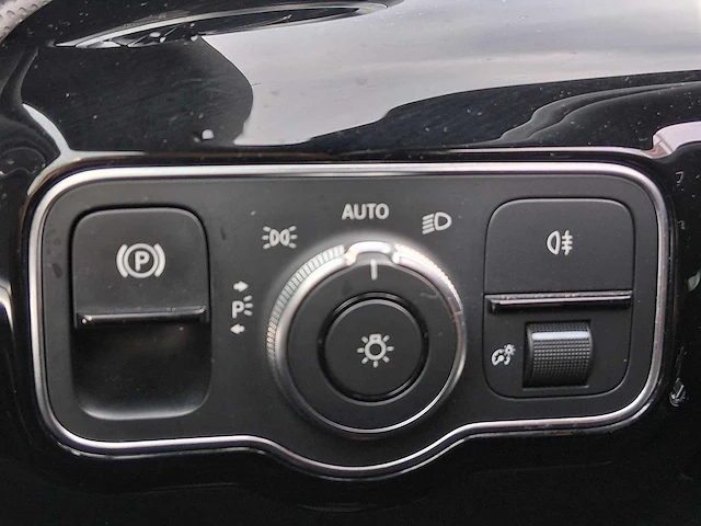 Mercedes-benz a-klasse 180 premium plus 2019 | glr-83-r - afbeelding 11 van  40