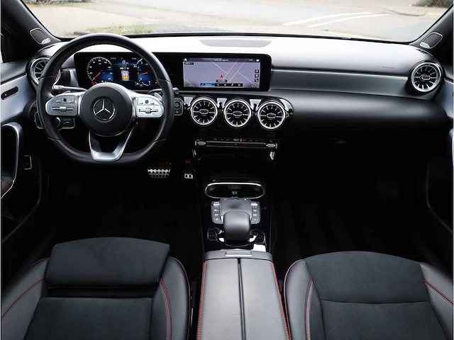 Mercedes-benz a-klasse 200 amg line automaat 2022 fabrieksgarantie - afbeelding 7 van  33