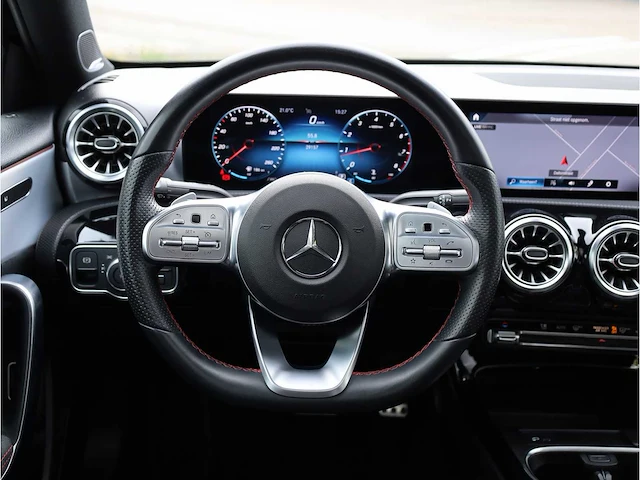 Mercedes-benz a-klasse 200 amg line automaat 2022 fabrieksgarantie - afbeelding 10 van  33