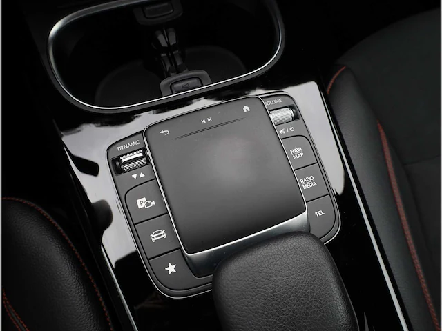 Mercedes-benz a-klasse 200 amg line automaat 2022 fabrieksgarantie - afbeelding 14 van  33