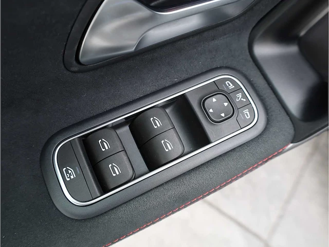 Mercedes-benz a-klasse 200 amg line automaat 2022 fabrieksgarantie - afbeelding 18 van  33