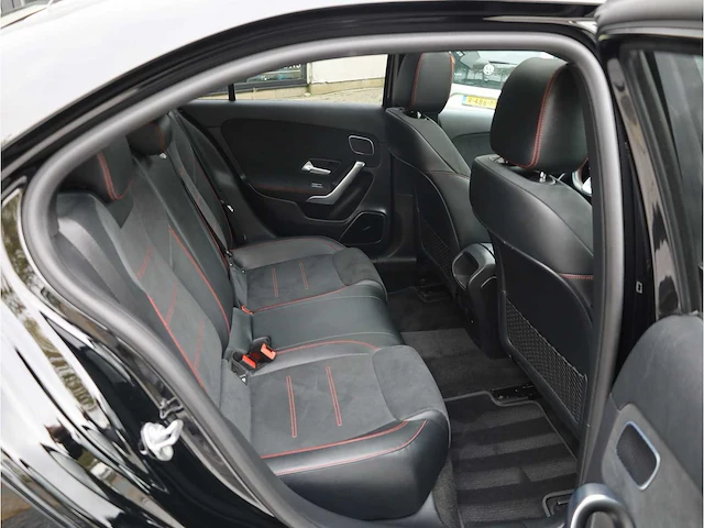 Mercedes-benz a-klasse 200 amg line automaat 2022 fabrieksgarantie - afbeelding 26 van  33