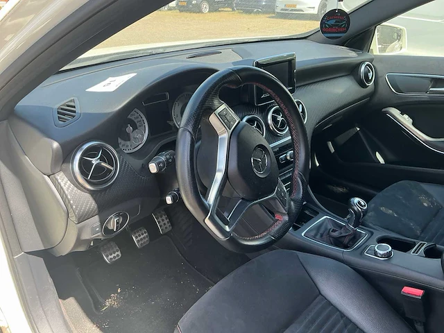 Mercedes-benz a-klasse personenauto (1-srf-84) - afbeelding 2 van  15