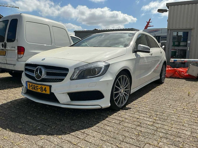 Mercedes-benz a-klasse personenauto (1-srf-84) - afbeelding 1 van  15