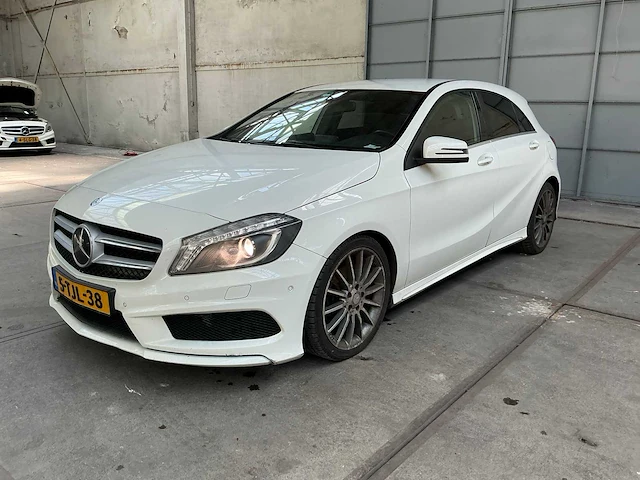 Mercedes-benz a-klasse personenauto (5-tjl-38) - afbeelding 1 van  24