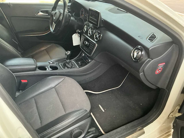 Mercedes-benz a-klasse personenauto (8-ktz-15) - afbeelding 6 van  26