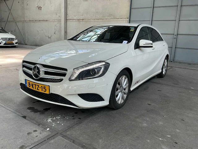 Mercedes-benz a-klasse personenauto (8-ktz-15) - afbeelding 1 van  26