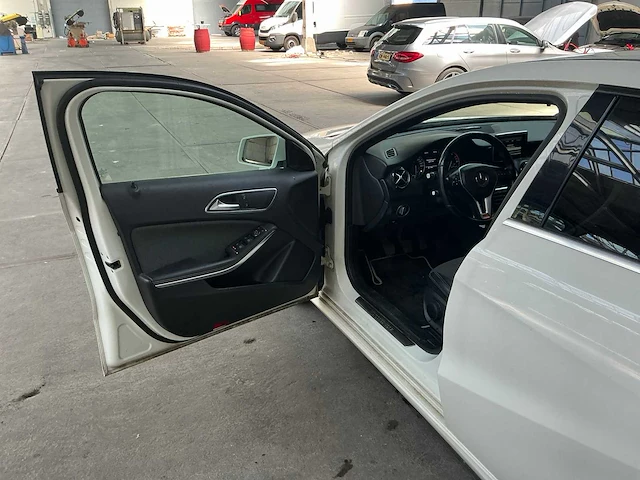 Mercedes-benz a-klasse personenauto (8-ktz-15) - afbeelding 23 van  26