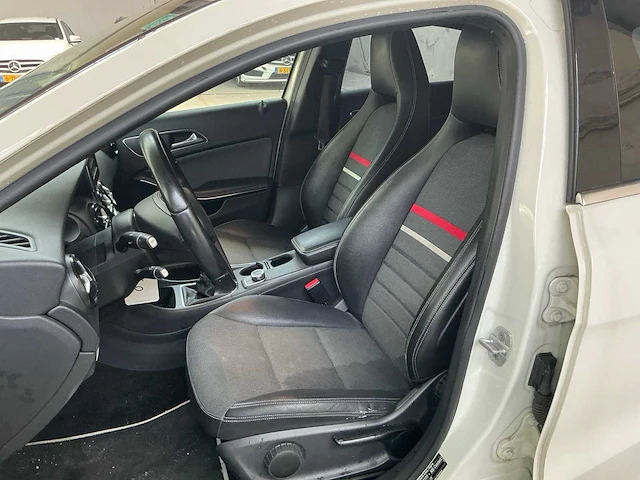 Mercedes-benz a-klasse personenauto (8-ktz-15) - afbeelding 24 van  26
