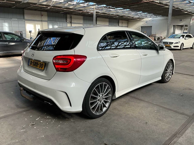 Mercedes-benz a-klasse personenauto (8-srr-30) - afbeelding 22 van  27
