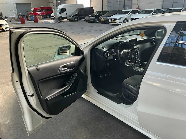 Mercedes-benz a-klasse personenauto (8-srr-30) - afbeelding 24 van  27