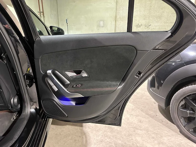 Mercedes-benz a180 limousine premium plus 136pk 2020, r-276-vv - afbeelding 33 van  45