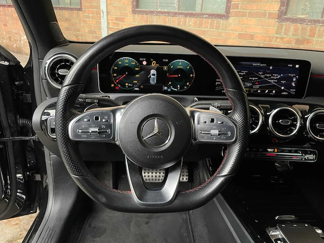 Mercedes-benz a180d amg business solution 116pk 2018 a-klasse, xj-192-k - afbeelding 11 van  45