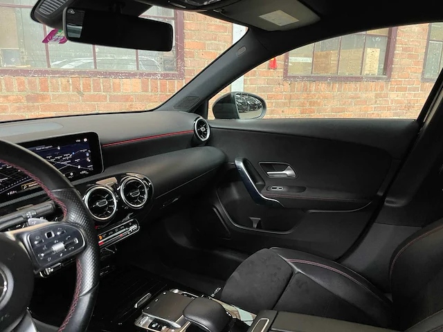 Mercedes-benz a180d amg business solution 116pk 2018 a-klasse, xj-192-k - afbeelding 13 van  45