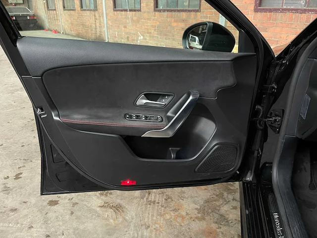 Mercedes-benz a180d amg business solution 116pk 2018 a-klasse, xj-192-k - afbeelding 26 van  45
