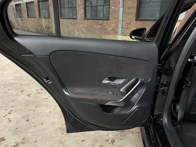 Mercedes-benz a180d amg business solution 116pk 2018 a-klasse, xj-192-k - afbeelding 27 van  45