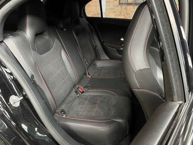 Mercedes-benz a180d amg business solution 116pk 2018 a-klasse, xj-192-k - afbeelding 36 van  45