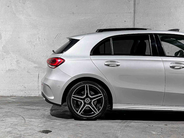 Mercedes-benz a200 amg business solution 163pk 2019 a-klasse, j-647-sp - afbeelding 4 van  51