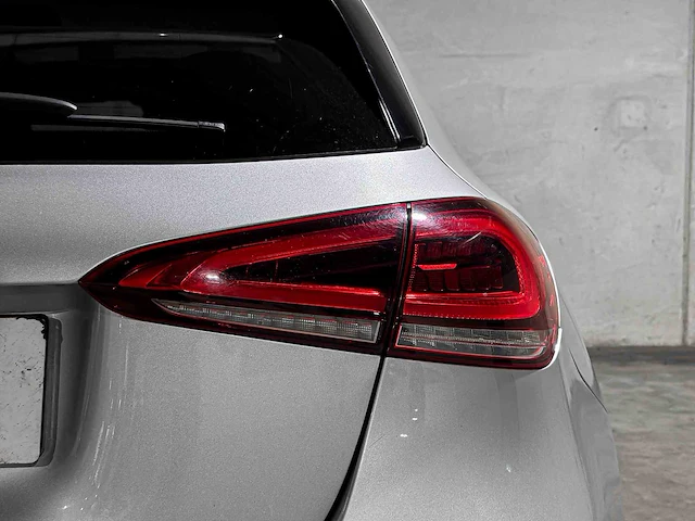 Mercedes-benz a200 amg business solution 163pk 2019 a-klasse, j-647-sp - afbeelding 11 van  51