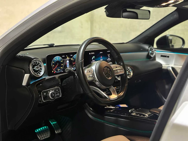 Mercedes-benz a200 amg business solution 163pk 2019 a-klasse, j-647-sp - afbeelding 17 van  51