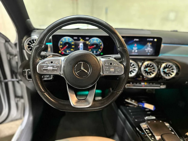 Mercedes-benz a200 amg business solution 163pk 2019 a-klasse, j-647-sp - afbeelding 18 van  51