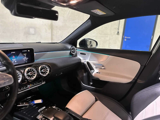 Mercedes-benz a200 amg business solution 163pk 2019 a-klasse, j-647-sp - afbeelding 19 van  51