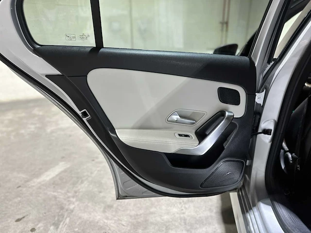 Mercedes-benz a200 amg business solution 163pk 2019 a-klasse, j-647-sp - afbeelding 36 van  51