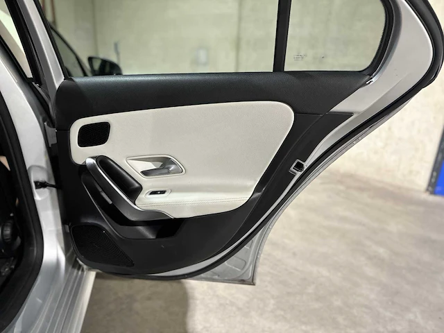 Mercedes-benz a200 amg business solution 163pk 2019 a-klasse, j-647-sp - afbeelding 40 van  51