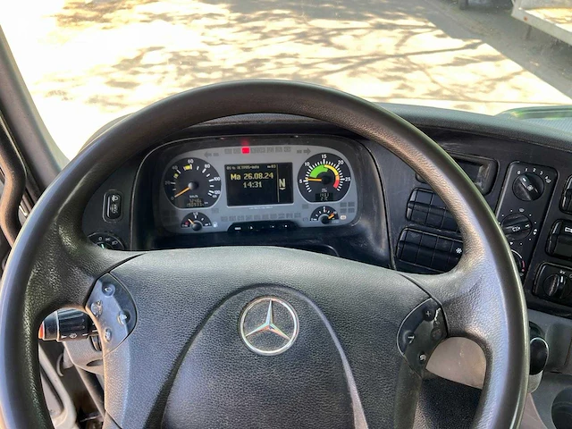 Mercedes-benz actros 4141k 8x6 vrachtwagen met hmf autolaadkraan - afbeelding 11 van  26