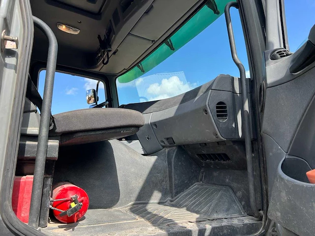 Mercedes-benz actros 4141k 8x6 vrachtwagen met hmf autolaadkraan - afbeelding 16 van  26
